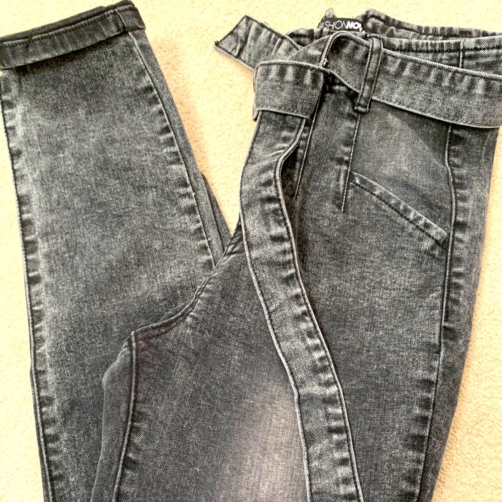 Fashionnova jeans size 3